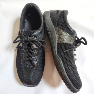 Power of Essentials POE Black Sneakers Size 8
